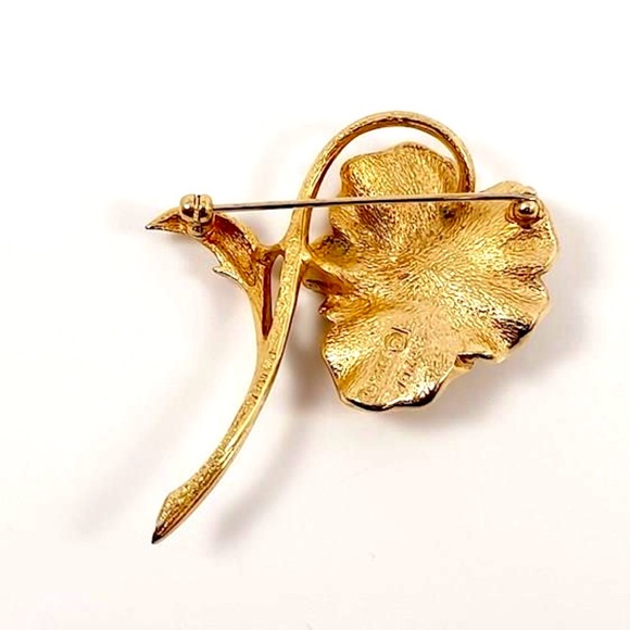 Pansy - Vintage Marcel Boucher Gold Plated Cultured Pearl Flower Brooch. #8376P - Picture 3 of 6